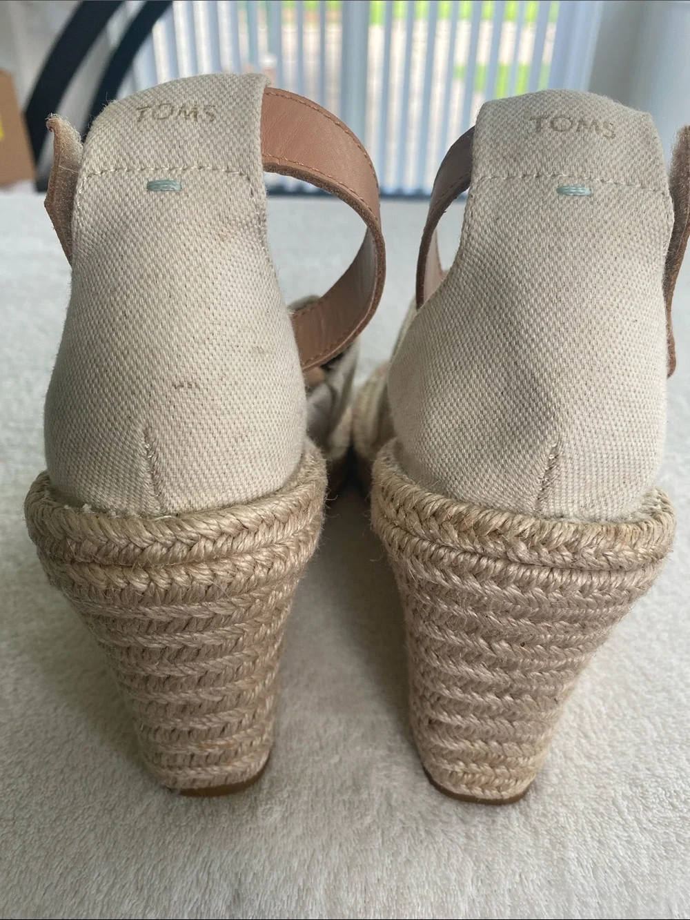 NWOT Toms Canvas Espadrille Wedge Sandals Beige Jute Cord Heels Sz. 9 “Monica”